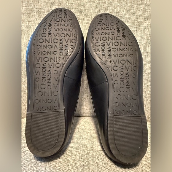 Vionic Adeline Black Leather Bit Loafers Size 7 EUC main image 5